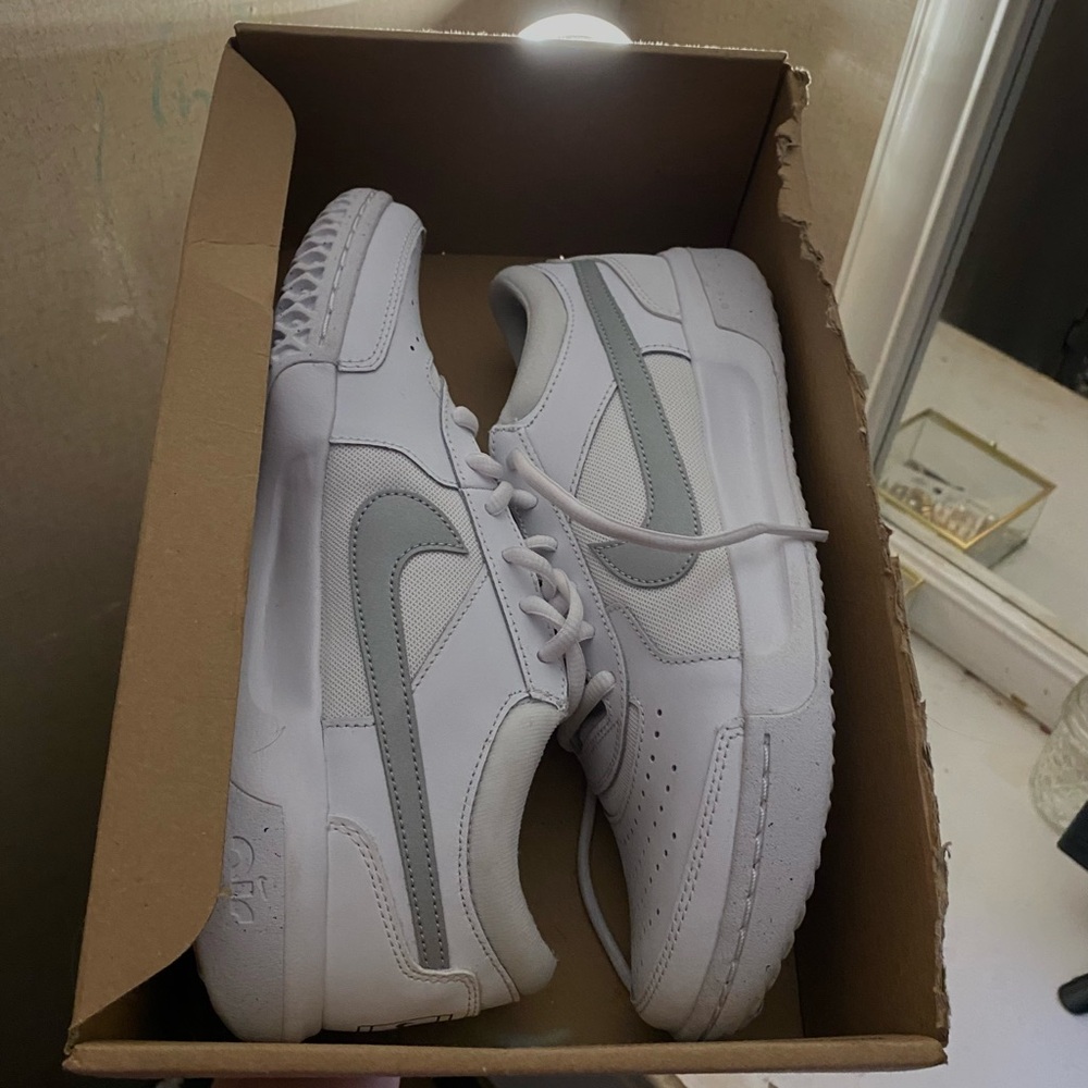 Nike Men's White and Light Gray Sneakers